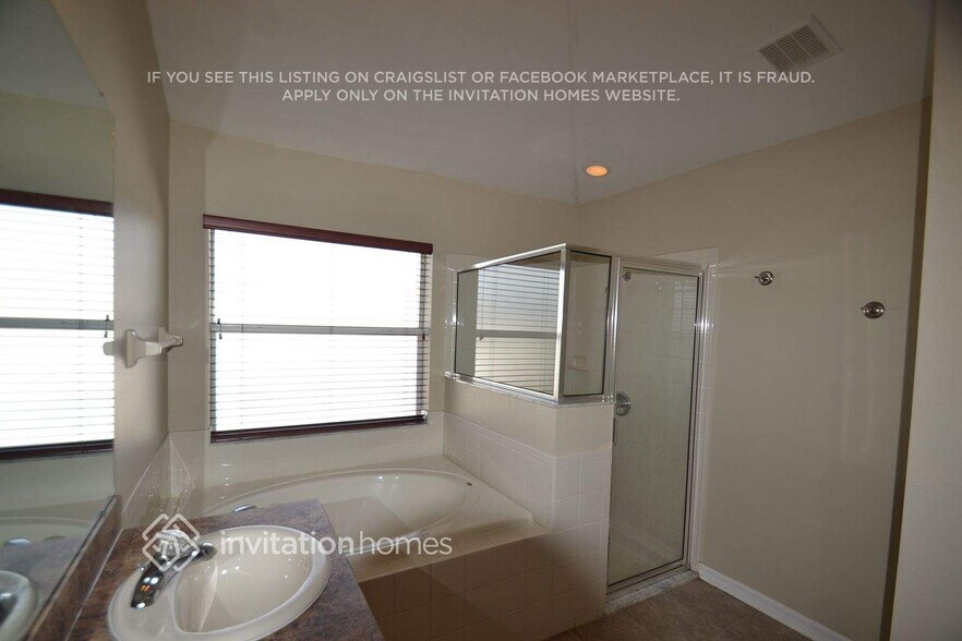 Building Photo - 808 Barclay Wood Dr