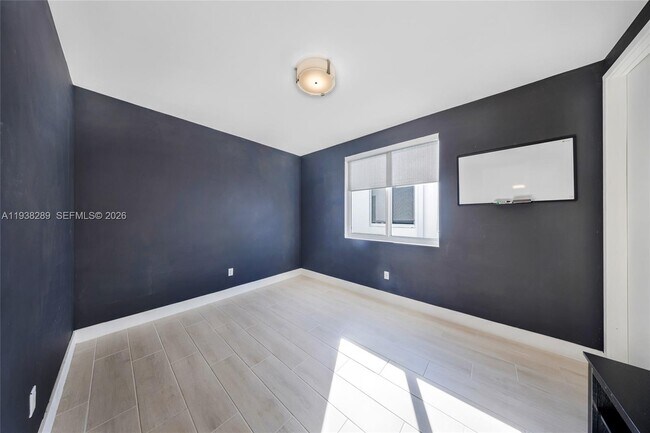 Building Photo - 817 NE 17th Way