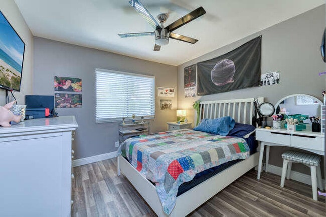 Building Photo - 3895 Island Club Cir W
