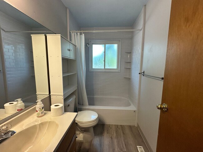 Building Photo - 4503 Montebello Dr