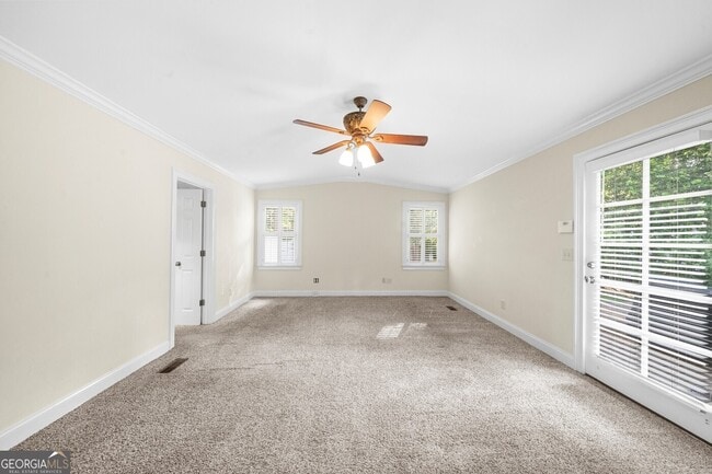 Building Photo - 1911 Fairway Cir NE
