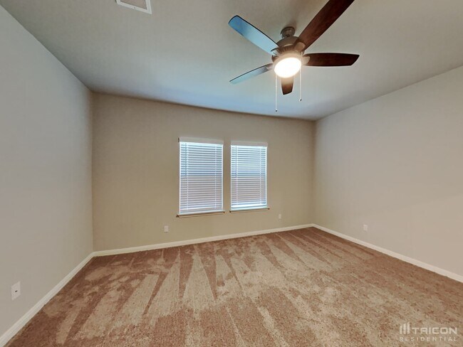 Building Photo - 13551 Paxton Blvd