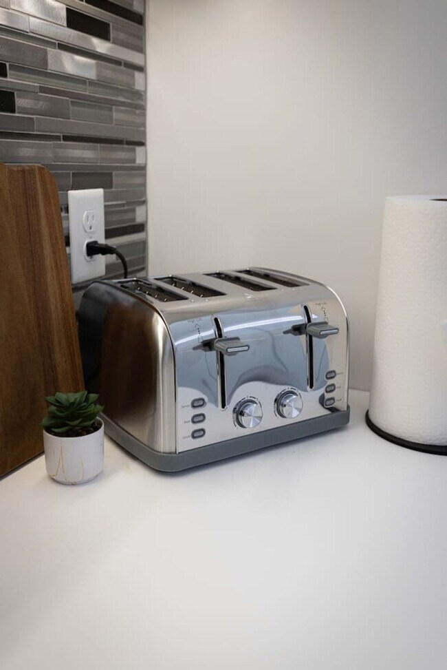 Building Photo - 12607 Larchmere Blvd