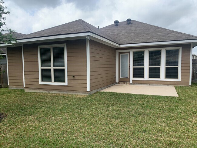 Building Photo - 1929 Briar Grove Dr