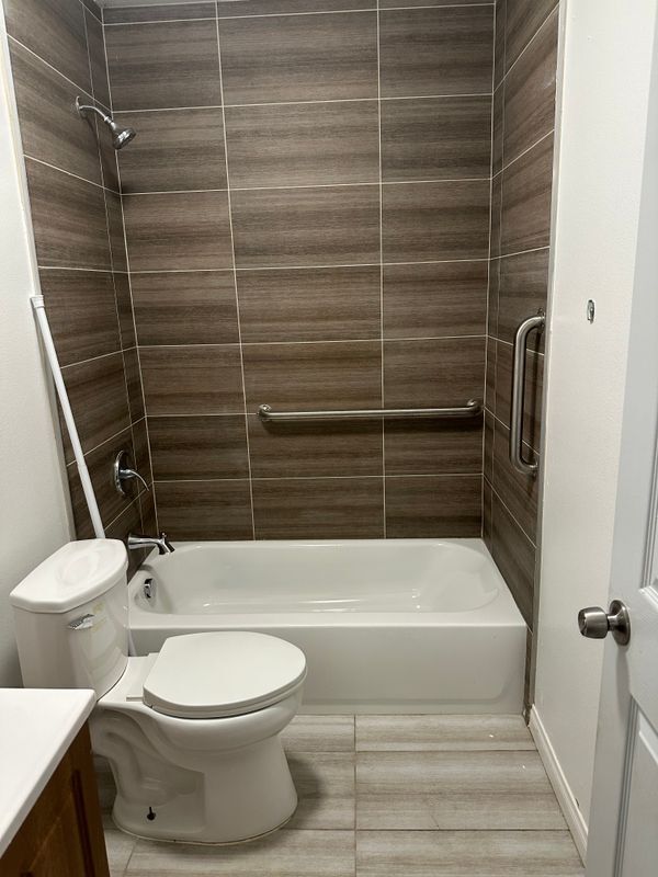 Building Photo - 1351 1/4 East 41st Place