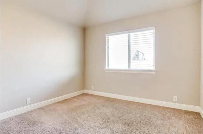 Building Photo - 6625 Thistle Wood Dr