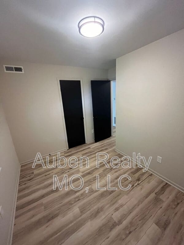 Building Photo - 3306 NW Mill Dr