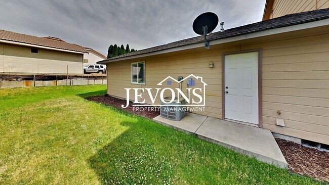 Building Photo - Enjoy this beautiful West Valley home with...