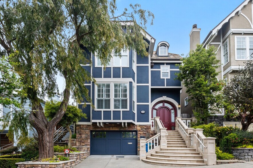 Building Photo - 180 Dorantes Ave