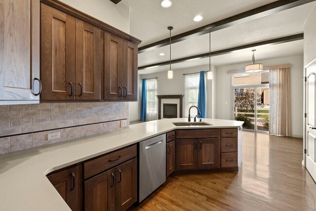 Building Photo - BEAUTIFUL 4BD + OFFICE MAIN-LEVEL LIVING H...
