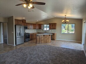 Building Photo - Wonderful 3 bedroom 2 bath Orchards condo