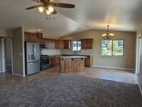 Building Photo - Wonderful 3 bedroom 2 bath Orchards condo