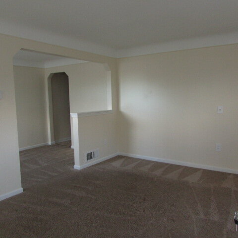 Building Photo - Private Entry Duplex Near Lake St Clair