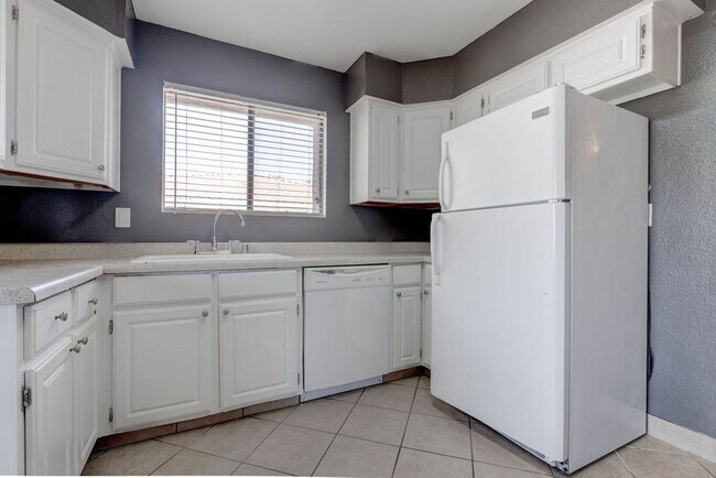 Building Photo - 3151 N Soaring Gulls Dr