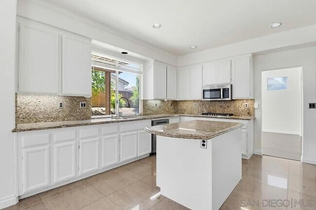 Building Photo - 1100 Corrales Ln