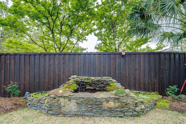 Building Photo - Midtown Rental in Forest Hills