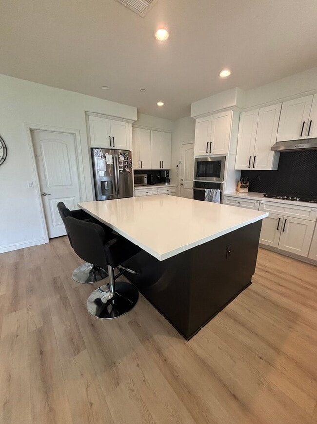 Building Photo - Beautiful 4- Bedroom Home