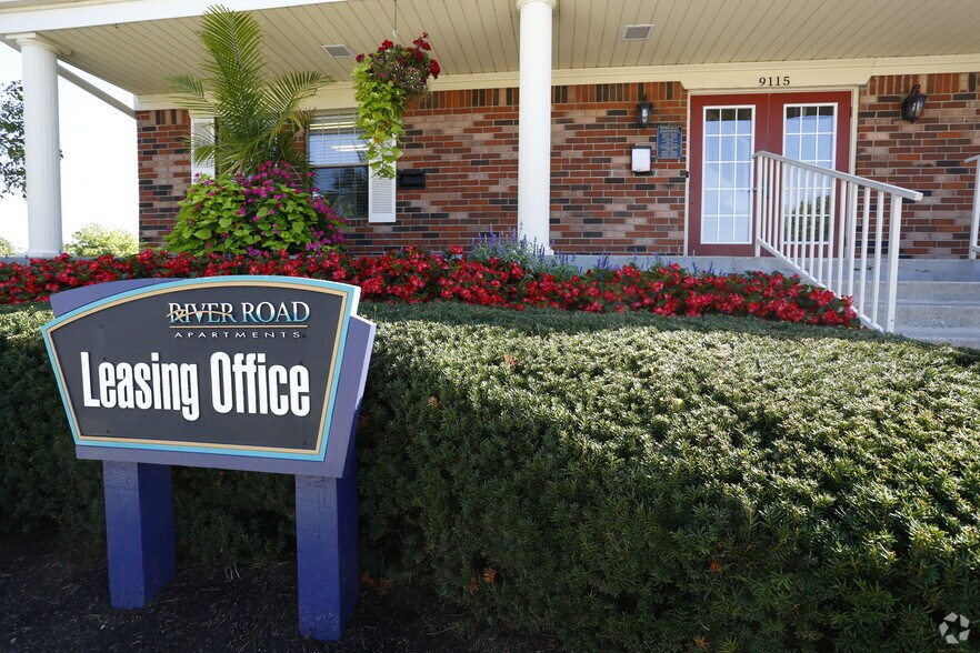 River Road Apartments 9115 Knights Bridge Blvd Indianapolis IN 46240