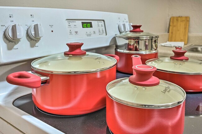 Building Photo - 7736 Sue Ellen Dr