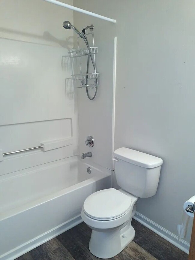 Building Photo - Single Room w/ Private Bathroom in Hart's Cove