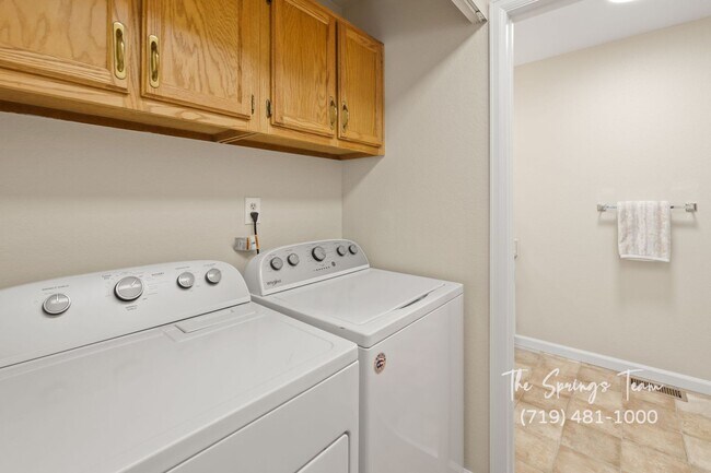 Building Photo - REMODELED SINGLE-LEVEL 2BD TOWNHOME w/ A/C