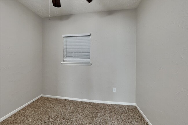 Building Photo - 8002 Weeping Willow Pl