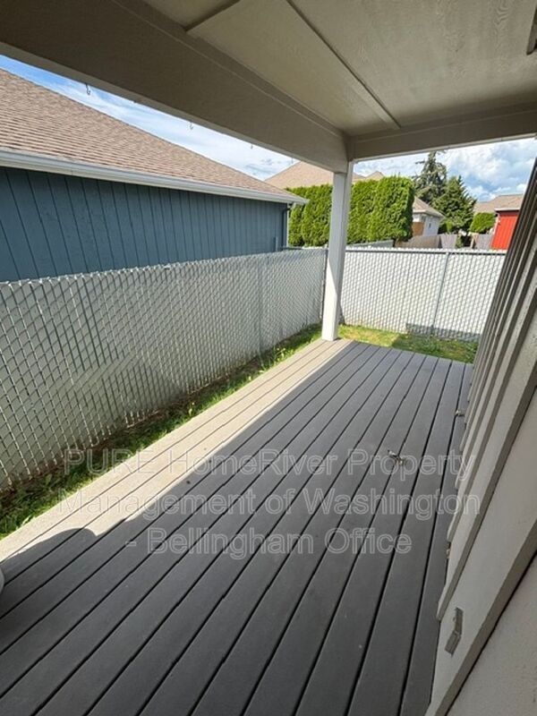 Building Photo - 547 Woollen Rd