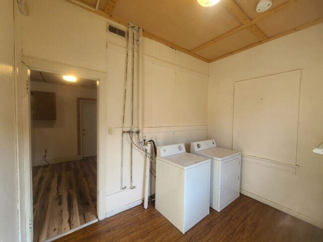 Building Photo - 698/700 Willey Street