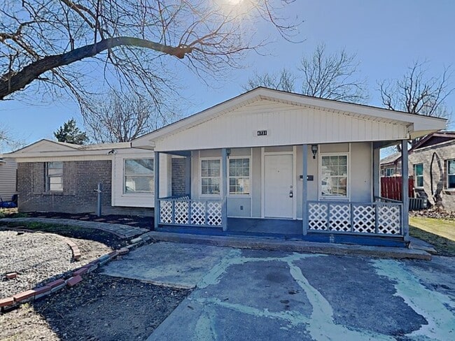 Building Photo - 4731 Bedford Dr