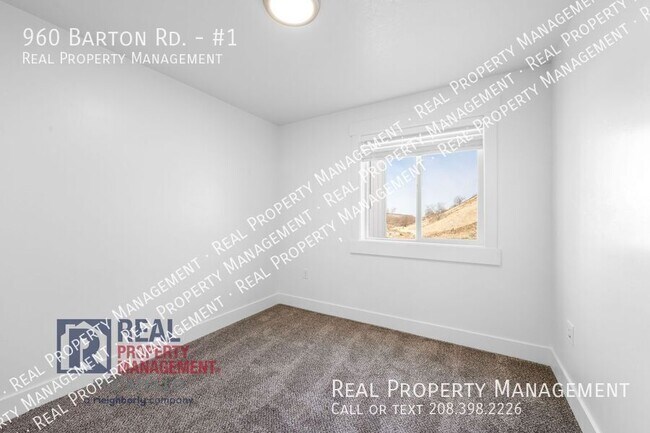 Building Photo - 960 Barton Rd