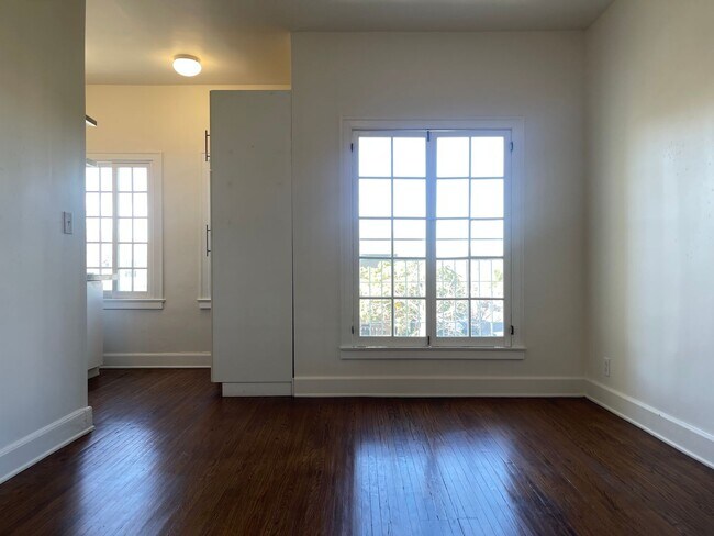 Building Photo - KENWOOD