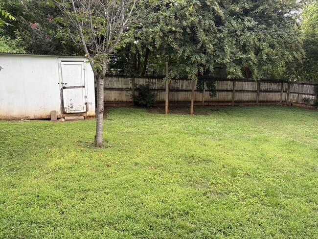 Building Photo - 2 Bed / 1 Bath House for Rent in Huntsville, AL 35805