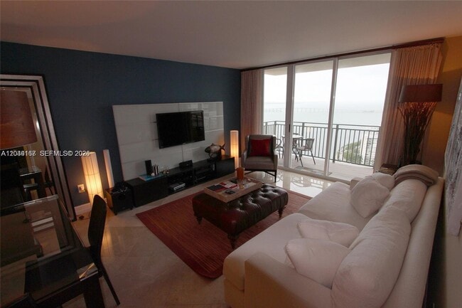Building Photo - 1155 Brickell Bay Dr