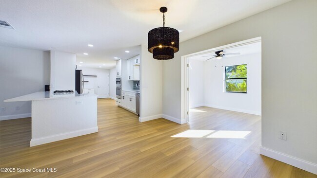 Building Photo - 987 Nicklaus Dr