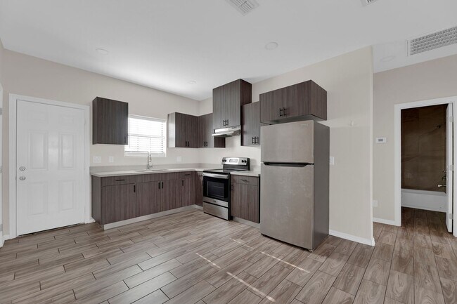 Building Photo - SPACIOUS! CONTEMPORARY! LOCATION!