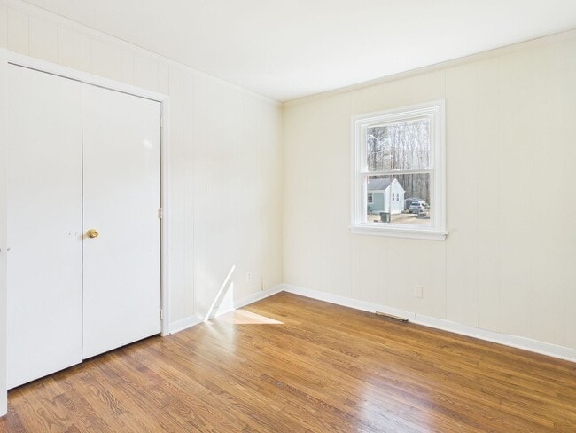 Building Photo - 954 Kingsway Rd