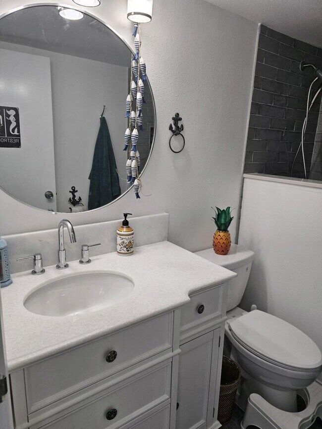 Building Photo - "Discover Coastal Comfort: Spacious 2-Bed,...