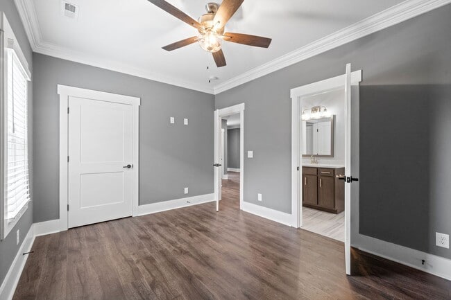 Building Photo - Pet Friendly in Sango!