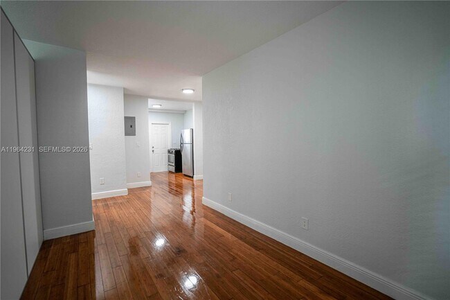 Building Photo - 7325 Carlyle Ave