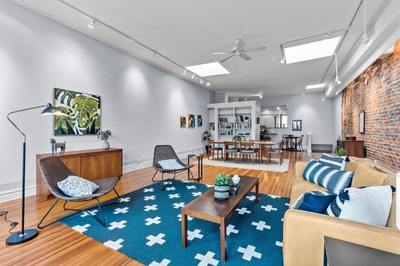 Building Photo - 323 W Main St