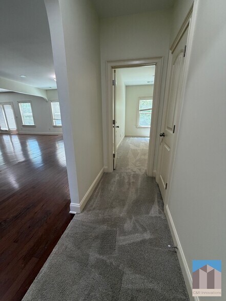 Building Photo - 4805 Carriage Bridge Ln