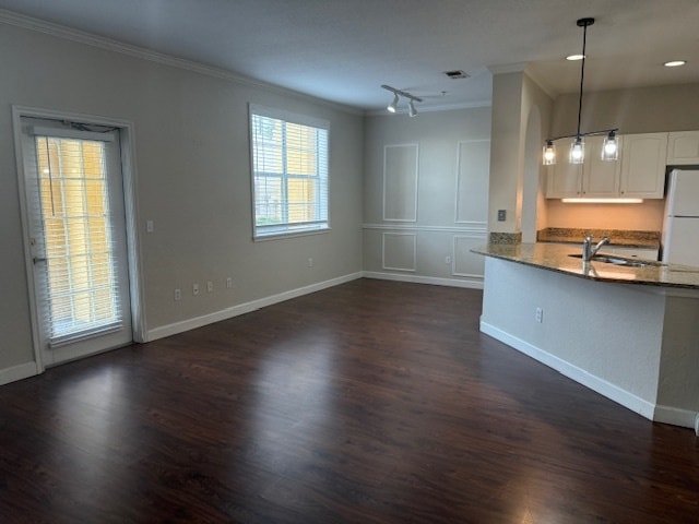 Building Photo - 860 N Orange Ave