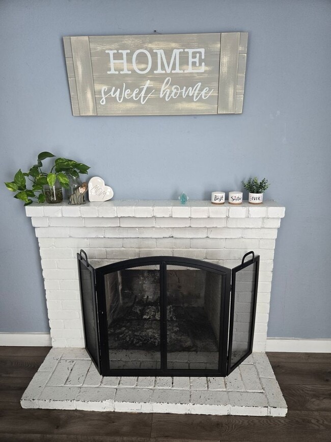 Building Photo - Beautifully Updated 3 Bed, 2 Bath Single S...