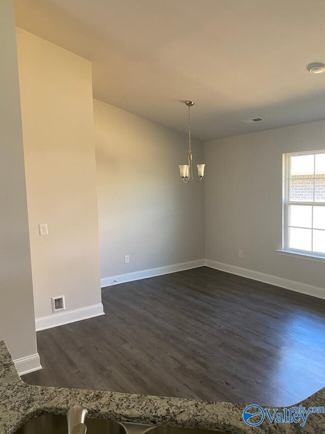 Building Photo - 121 Sorrelweed Dr