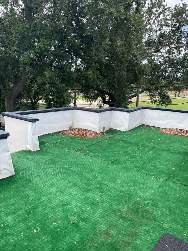 Building Photo - REDUCED PRICE! 4BD/2BA in the heart of MidCity w/ Off Street Parking and Laundry in Unit