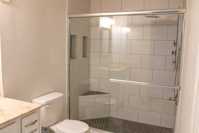 Building Photo - 3/2 1200 SF condo on the Intercoastal West...