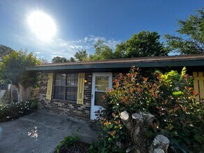 Building Photo - 405 Strasbourg Dr