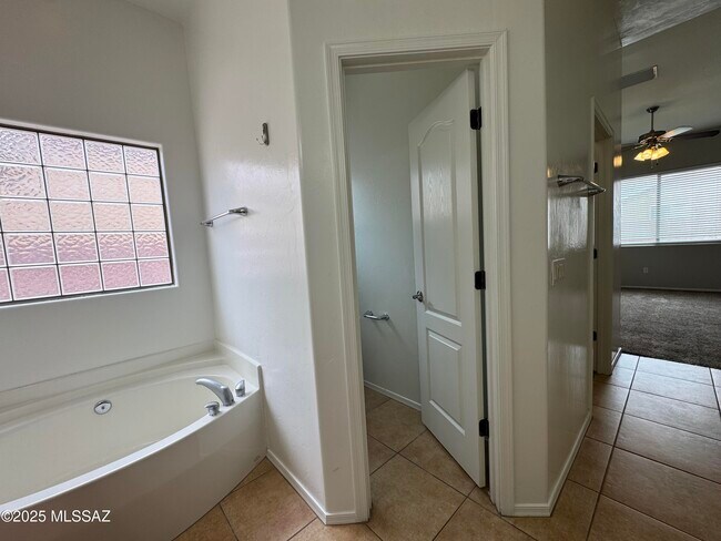 Building Photo - 4228 E Stony Meadow Dr