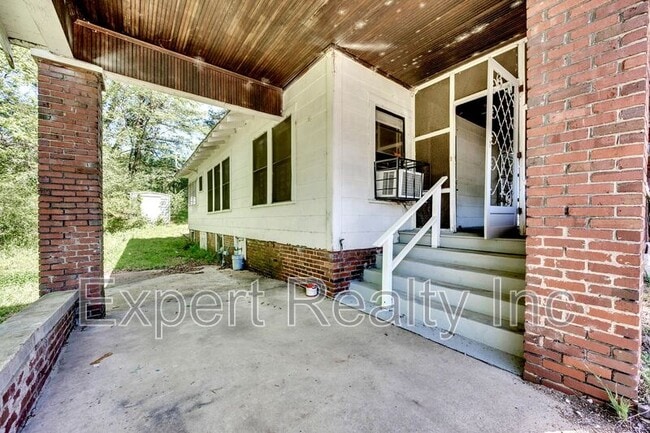 Building Photo - 608 5th Ave