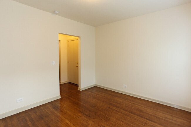 Building Photo - 4712 N Racine Ave